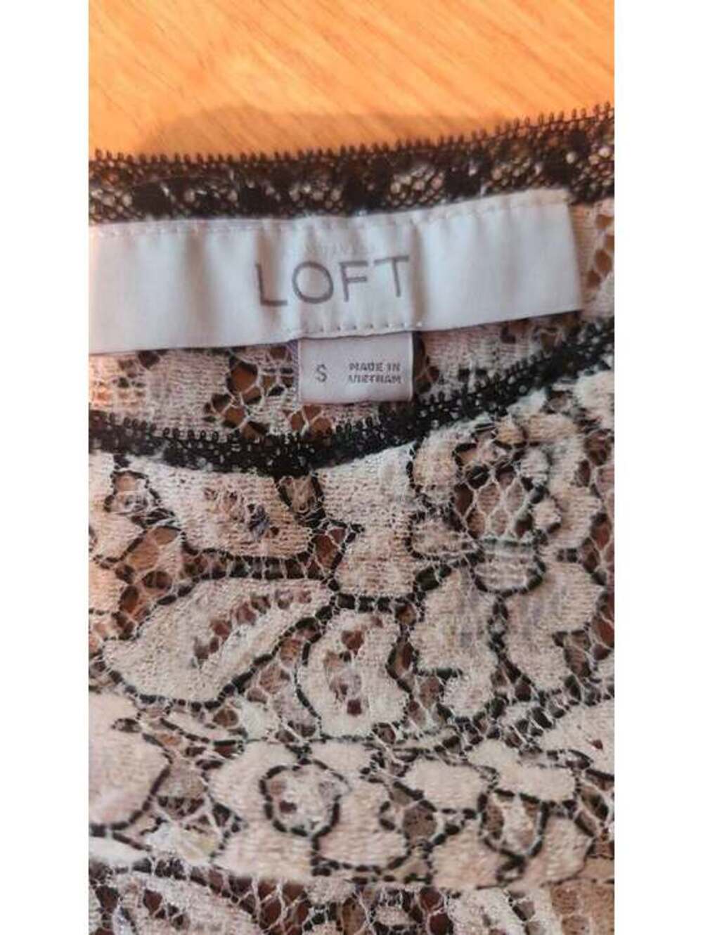 LOFT Cream Lace Womans Top with black lace trim Sz S Add a touch of elegance.